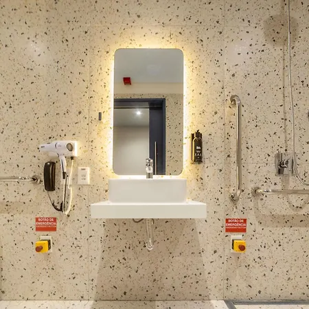 Hotel Ibis Styles Shopping Giga Mall 3*