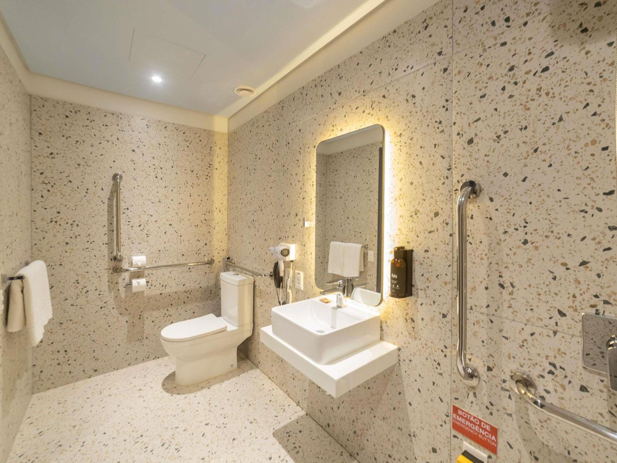 Ibis Styles Shopping Giga Mall 3*